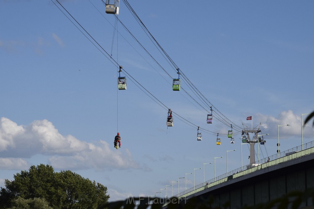 Koelner Seilbahn Gondel blieb haengen Koeln Linksrheinisch P492.JPG - Miklos Laubert